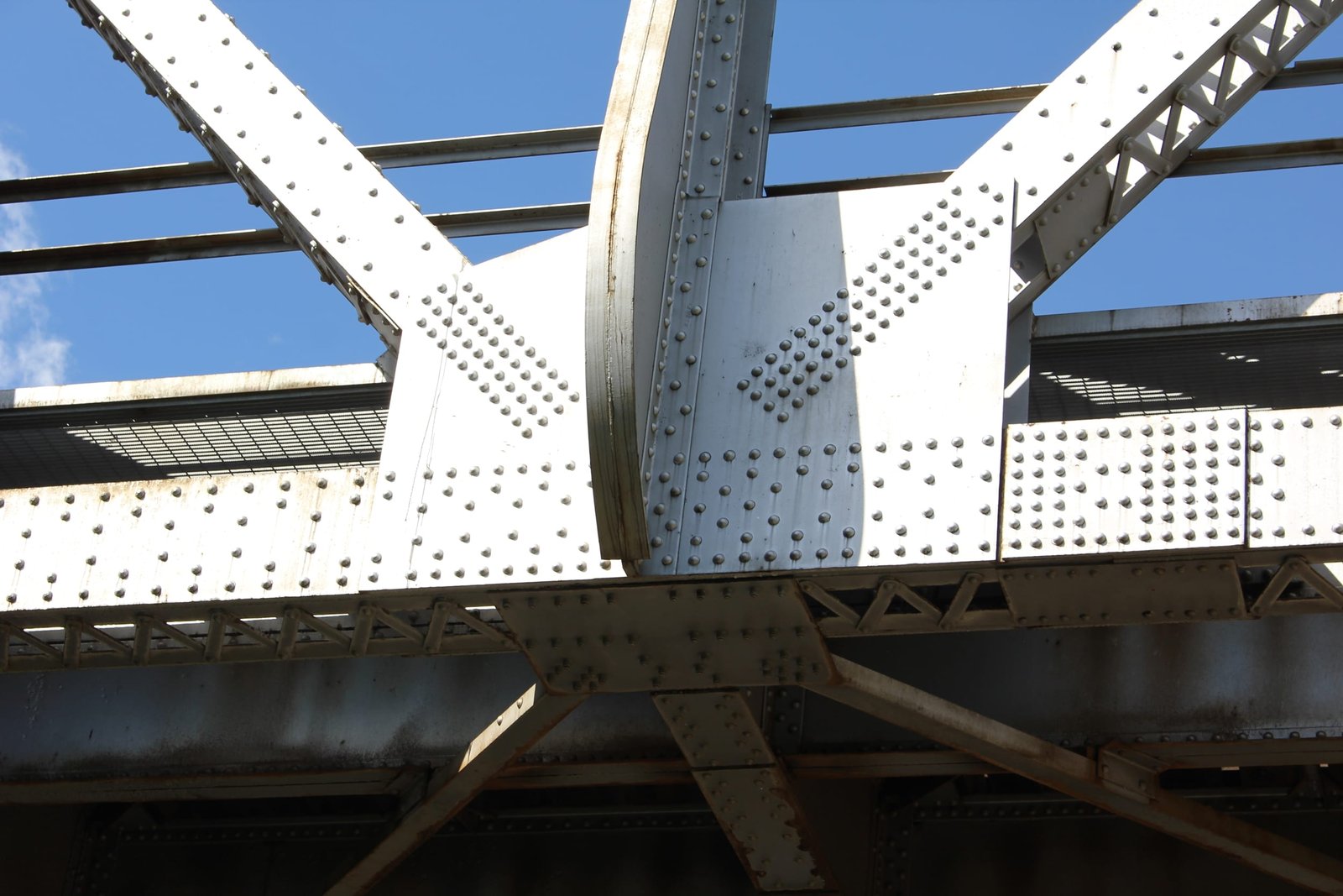 Lower connection